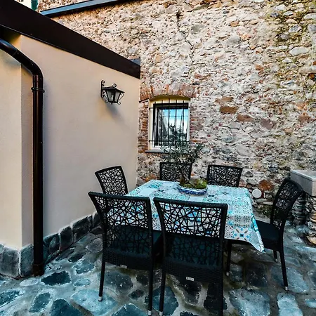 Apartment Rustico Alle Mura & Bike Toirano